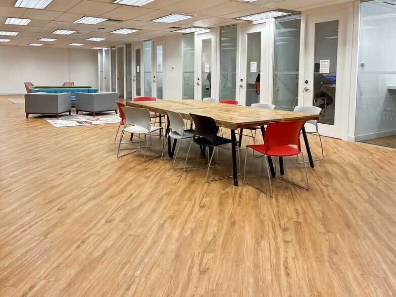 More Photos Of 325 Front St W, Toronto Coworking Space