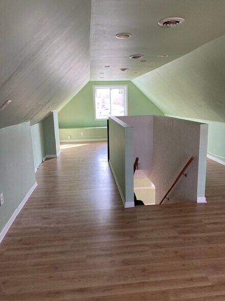 More Photos Of 1717 Howard St, Evanston General Retail For Sale