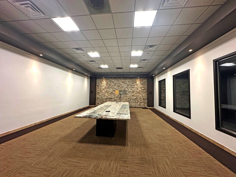 More Photos Of 955 Grier Dr, Las Vegas Light Distribution For Lease