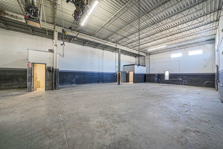 More Photos Of 1601 Arctic Avenue, Bohemia, NY 11716, Bohemia Warehouse For Lease