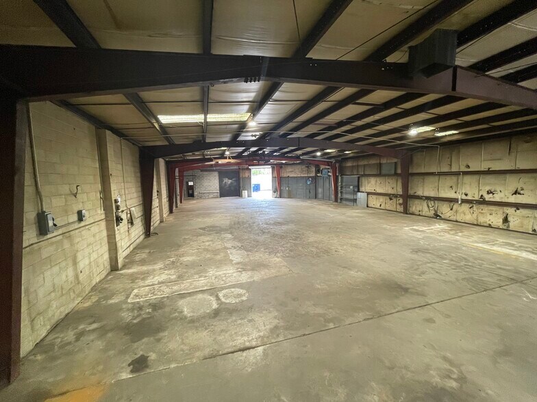More Photos Of 1074 Martin Luther King Jr Blvd, Columbus Manufacturing For Lease