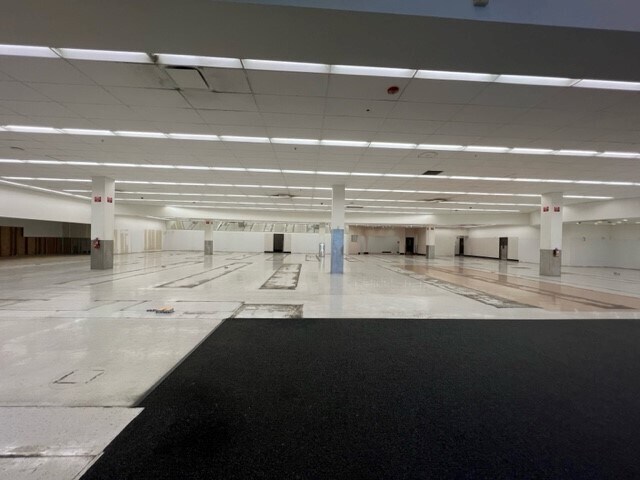 More Photos Of 301 Makaala St, Hilo Drugstore For Lease