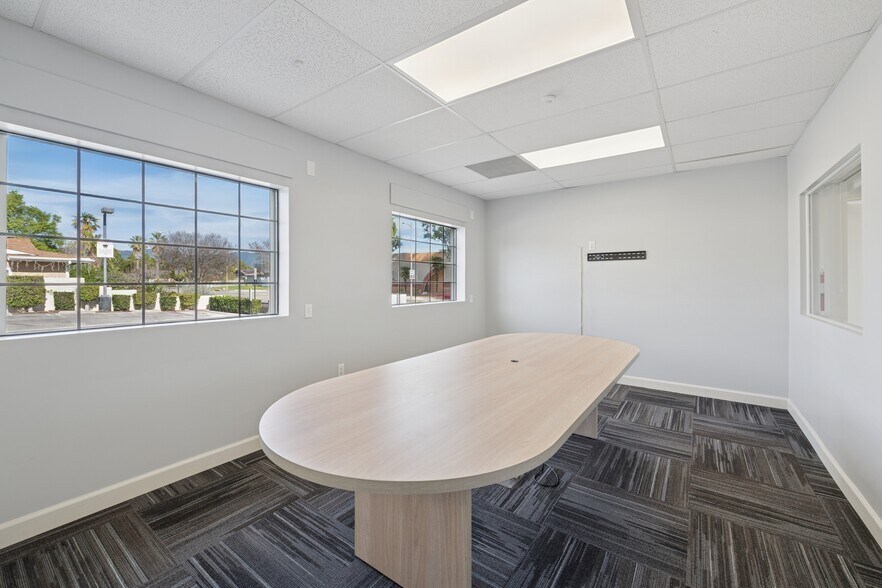 More Photos Of 16605 Devonshire St, Granada Hills Medical For Lease