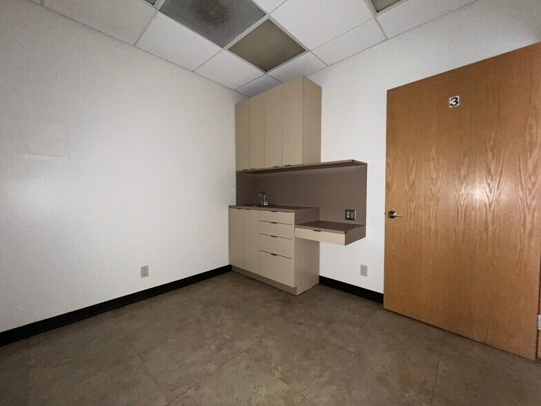 More Photos Of 204 E Chevy Chase Dr, Glendale Medical For Lease