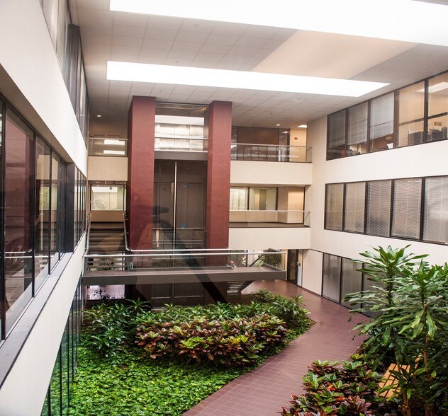 More Photos Of 222 Pennbright Dr, Houston Office For Lease