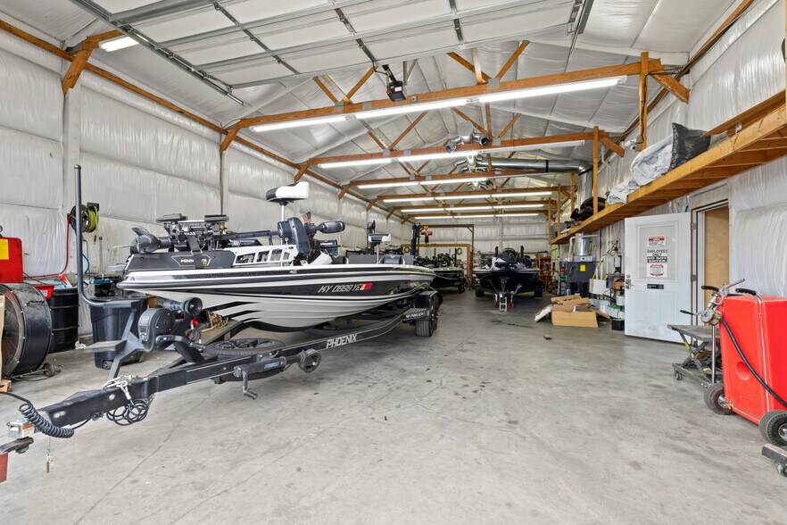 More Photos Of 4510 N Preston Hwy, Shepherdsville Showroom For Sale