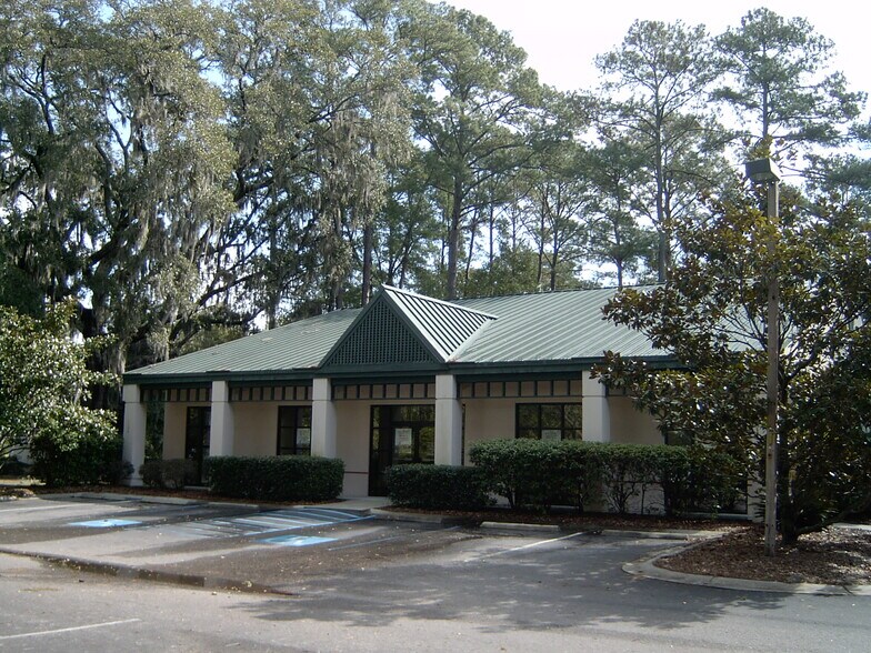 Primary Photo Of 1504 Fording Island Rd, Bluffton Freestanding For Sale