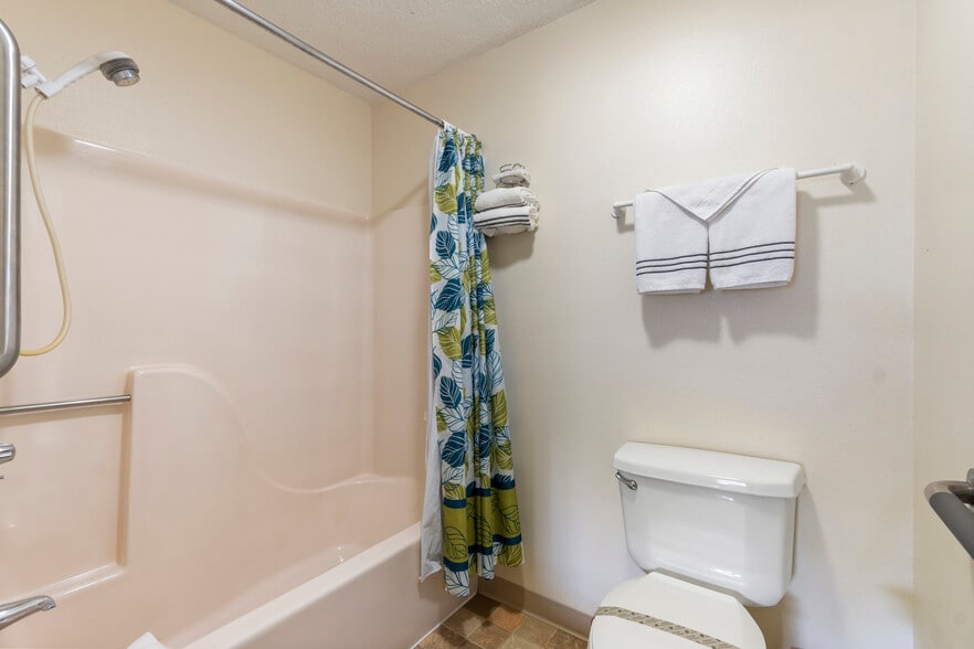 More Photos Of 3031 E Van Buren, Eureka Springs Hotel For Sale