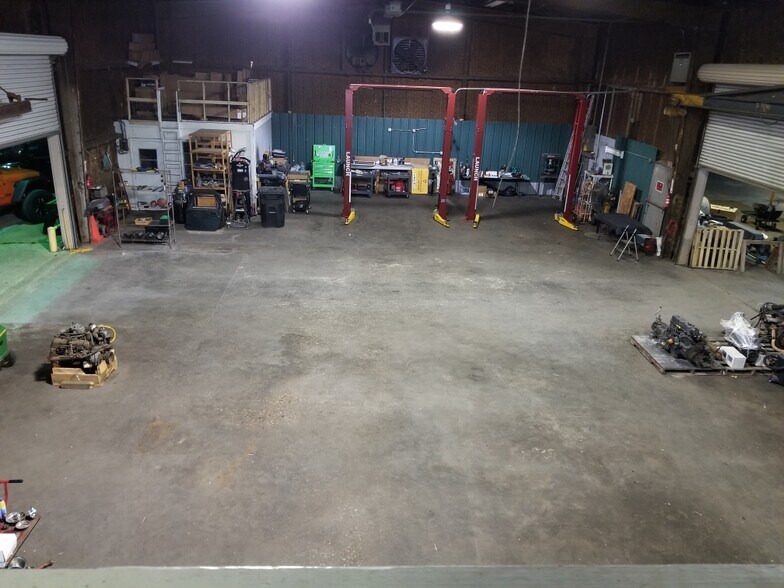 More Photos Of 410 W Canino Rd, Houston Manufacturing For Sale