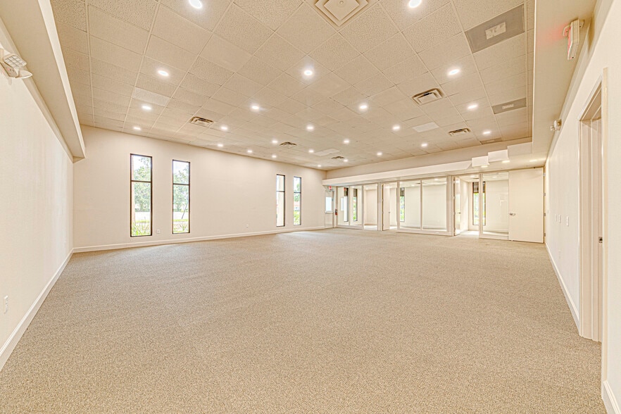 More Photos Of 2803 S Bay St, Eustis Medical For Sale