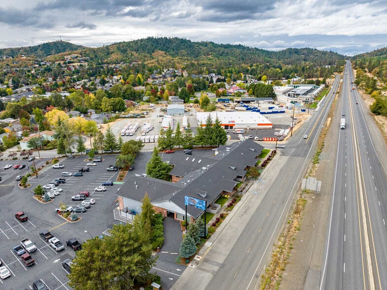 More Photos Of 2166 NW Vine St, Grants Pass Medical For Sale