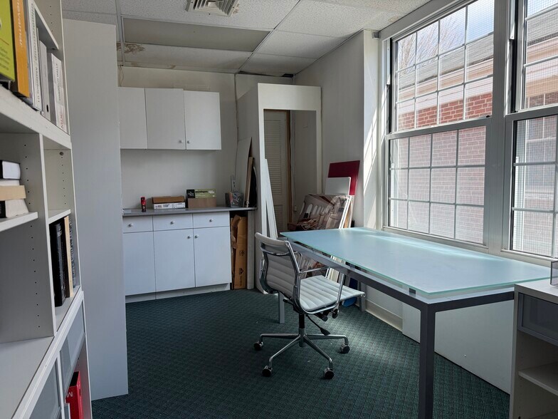 More Photos Of 85 Forest Ave, Locust Valley Office For Lease