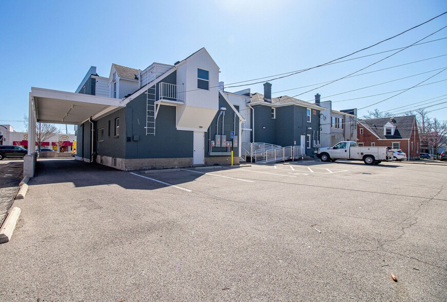 More Photos Of 2533-2537 Far Hills Ave, Oakwood Storefront Retail Office For Lease