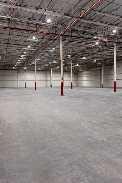 More Photos Of 614 Grantham Lane, New Castle Flex For Lease