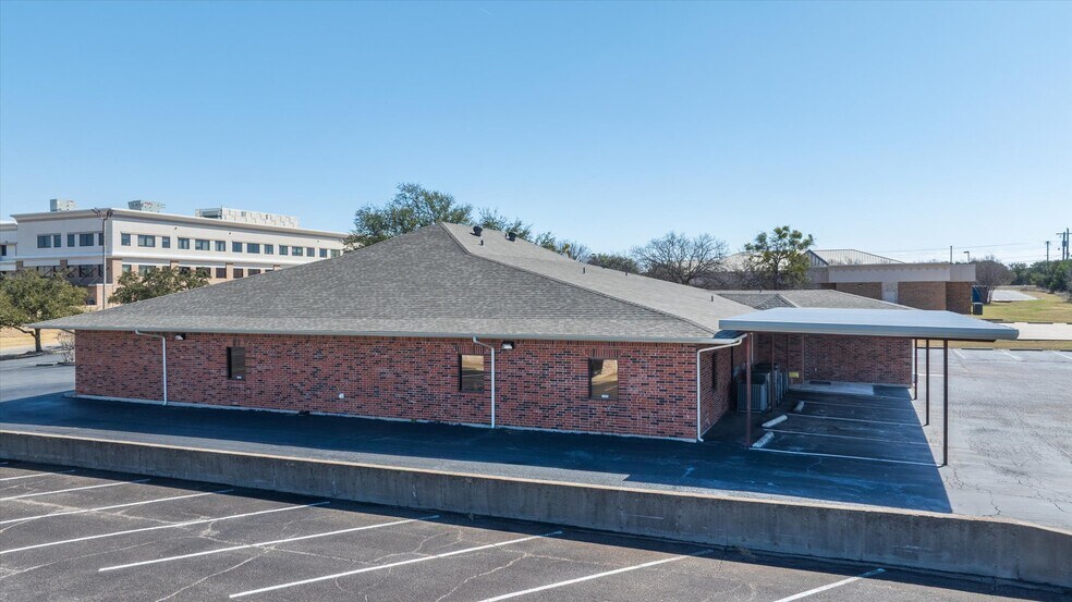 More Photos Of 1318 Paluxy Rd, Granbury Office For Sale