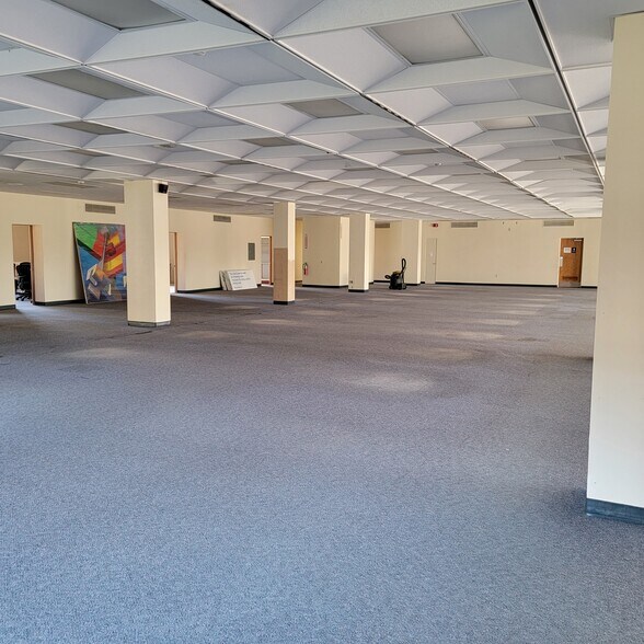 More Photos Of 500 Economy Ct, Freeport Office For Lease
