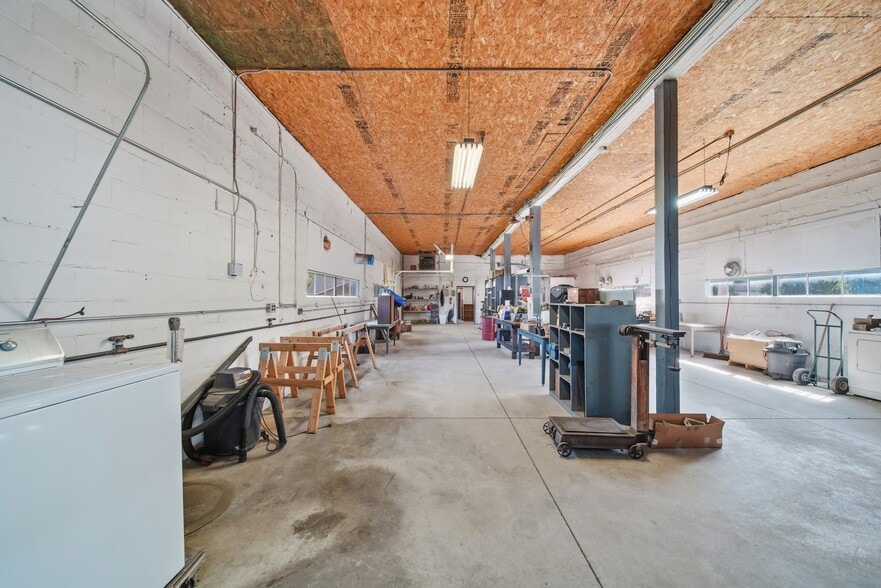 More Photos Of 208 Irwin St, Brooklyn Manufacturing For Sale