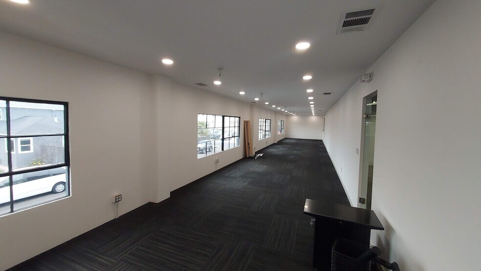 More Photos Of 215 O'Neill Ave, Belmont Warehouse For Lease