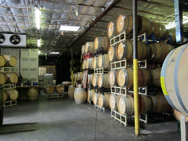 More Photos Of 459-461 Walnut St, Napa Warehouse For Lease