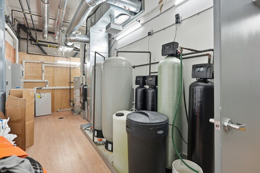 More Photos Of 224 Robot St, Vars Warehouse For Sale