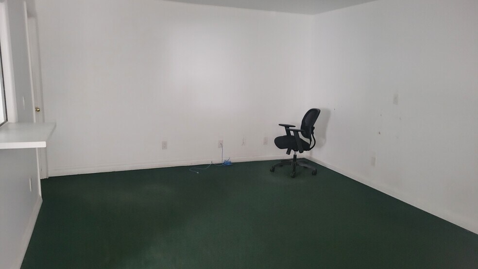 More Photos Of 4 Hadden Dr, Montgomery Warehouse For Lease