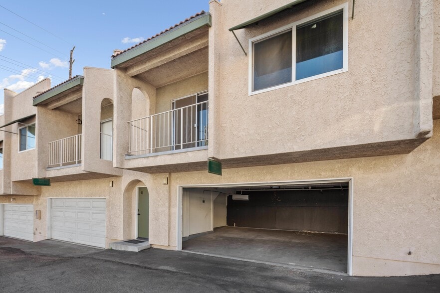 More Photos Of 18335-18345 Sierra Hwy, Santa Clarita Loft Creative Space For Lease