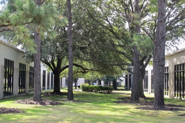 More Photos Of 7135 W Tidwell Rd, Houston Unknown For Lease