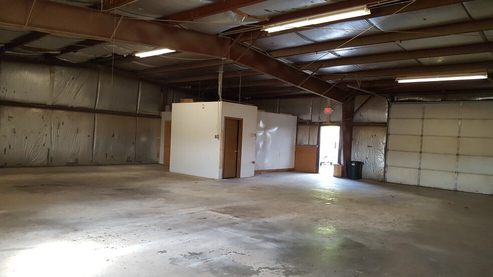 More Photos Of 1800 Circuit Dr, Round Lake Beach Warehouse For Lease