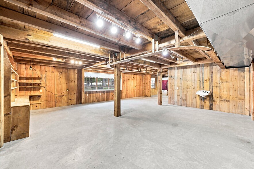 More Photos Of 160 E Hill Rd, Monson Freestanding For Lease