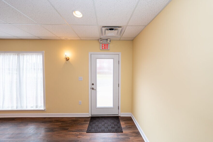 More Photos Of 101 Elm Ave, Louisa General Retail For Lease