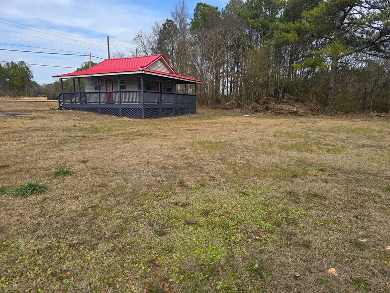 More Photos Of 30 Vanick Rd rd, Riverside General Retail For Lease