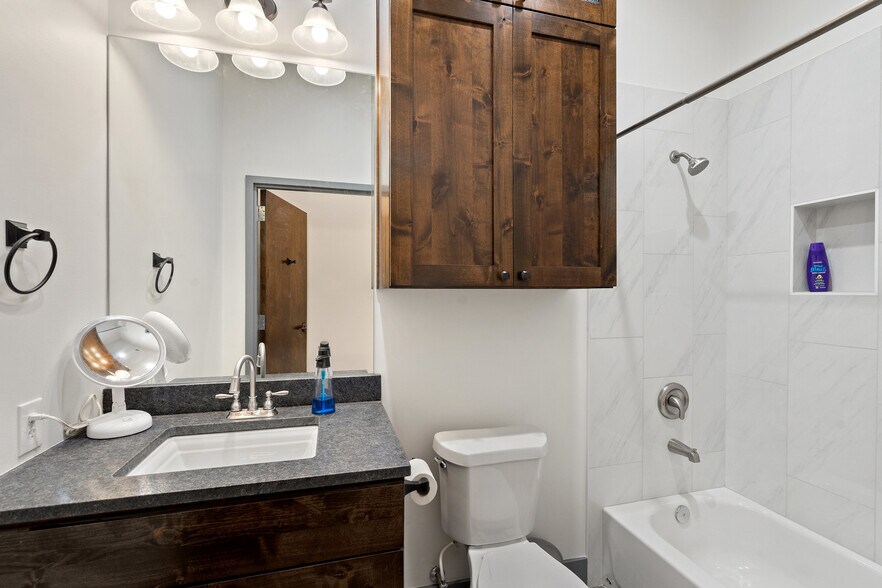More Photos Of 101 Piper Ln, Spicewood Flex For Lease