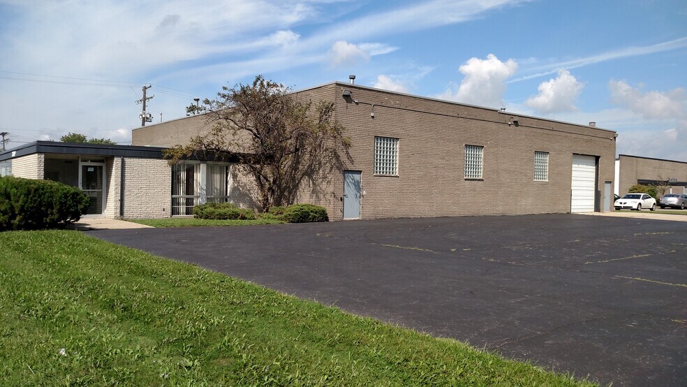Primary Photo Of 3319 E Ten Mile Rd, Warren Warehouse For Lease