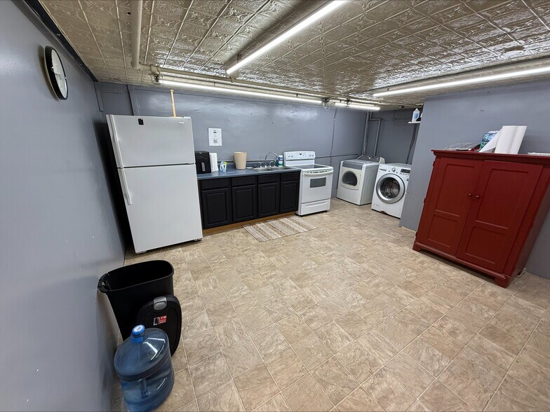 More Photos Of 216 S Main St, Monmouth Office For Lease