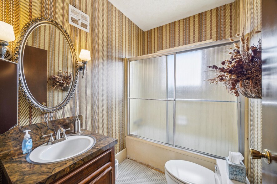 More Photos Of 1717 S Shepherd Dr, Houston Office Residential For Lease