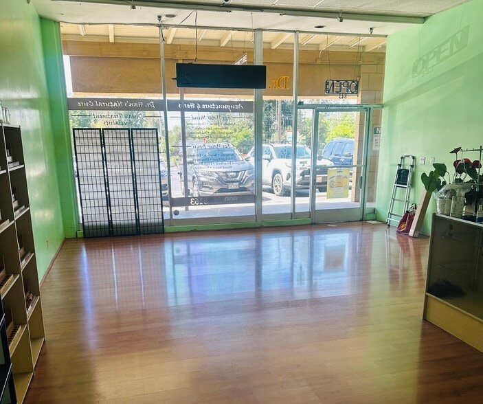 More Photos Of 843 W Foothill Blvd, Claremont Storefront Retail Office For Lease