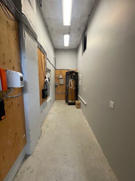 More Photos Of 128 NE 7th Ave, Portland Light Distribution For Lease