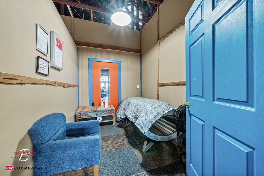 More Photos Of 23737 US Hwy 290 W, Harper Storefront For Sale