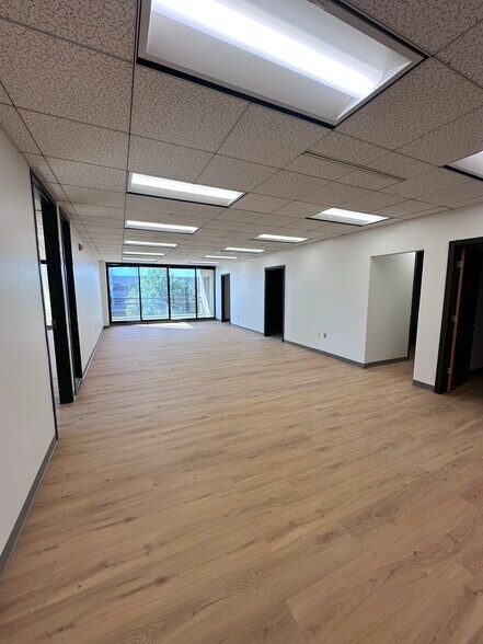 More Photos Of 730 Holiday Dr, Pittsburgh Office For Lease