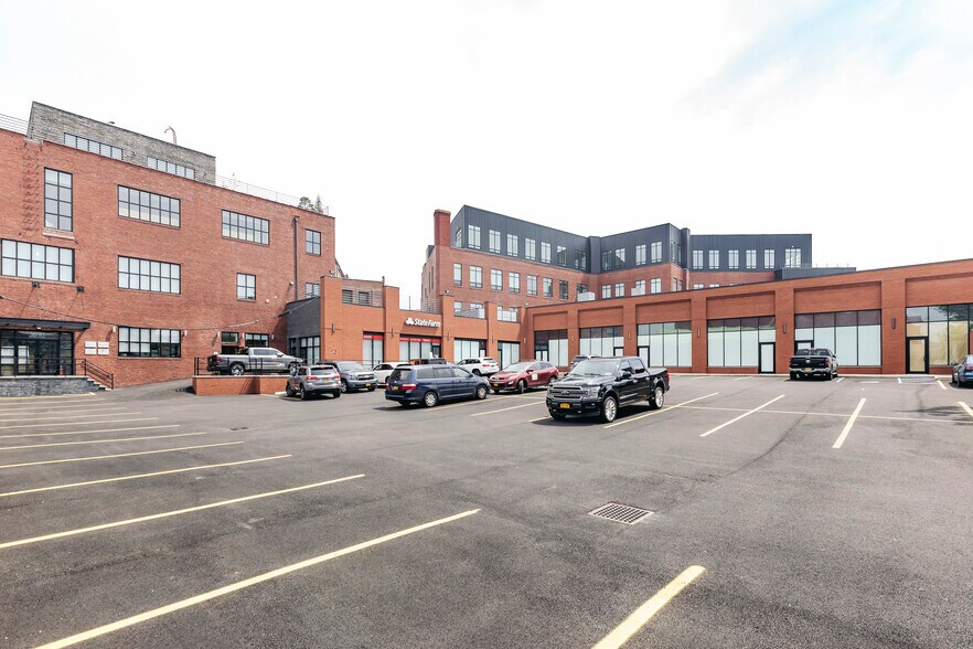 More Photos Of 4825 Metropolitan Ave, Ridgewood Loft Creative Space For Lease