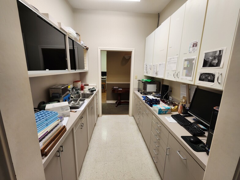 More Photos Of 300-320 E Edgewood Dr, Friendswood Medical For Lease