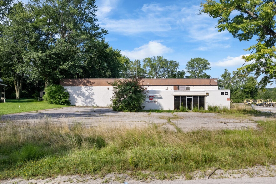 More Photos Of 60 Williams St, Grand River Warehouse For Sale