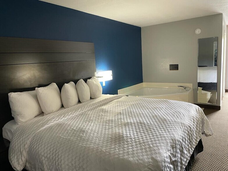 More Photos Of 1408 E Church St, Warren Hotel For Sale