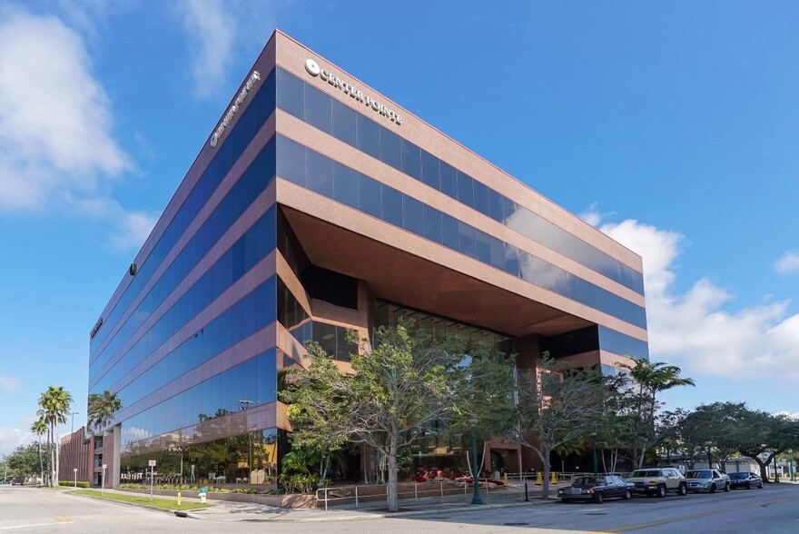 More Photos Of 2033 Main St, Sarasota Office For Lease