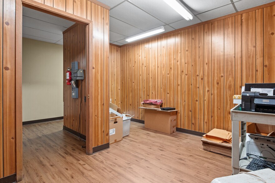 More Photos Of 4008 Dauphin Island Pky, Mobile Showroom For Sale