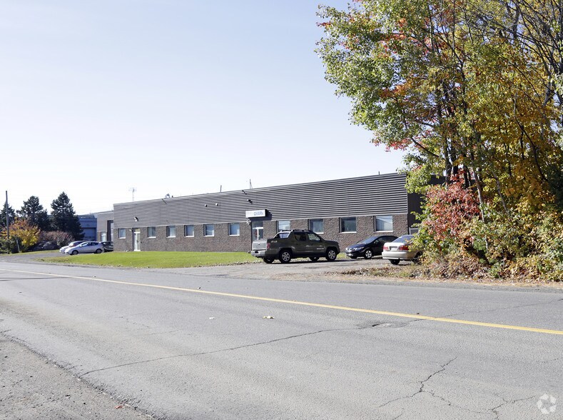 Primary Photo Of 40 Rue John-F.-Kennedy, Saint-Jérôme Warehouse For Sale