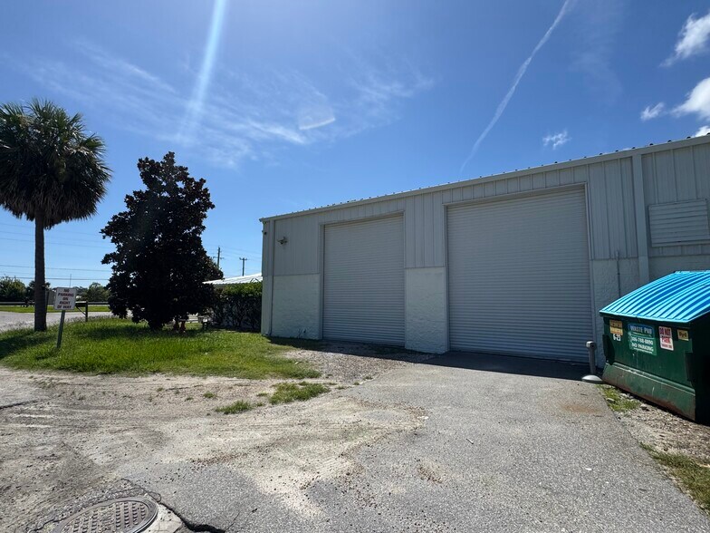 More Photos Of 2430 S Nova Rd, Daytona Beach Specialty For Lease