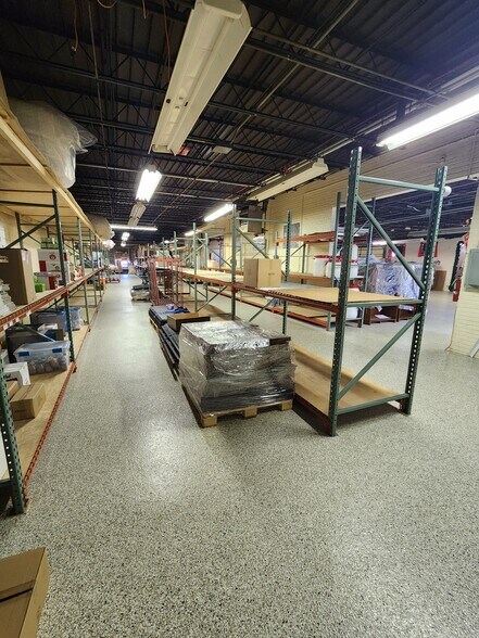 More Photos Of 2708-2714 S 9th Ave, Broadview Manufacturing For Sale