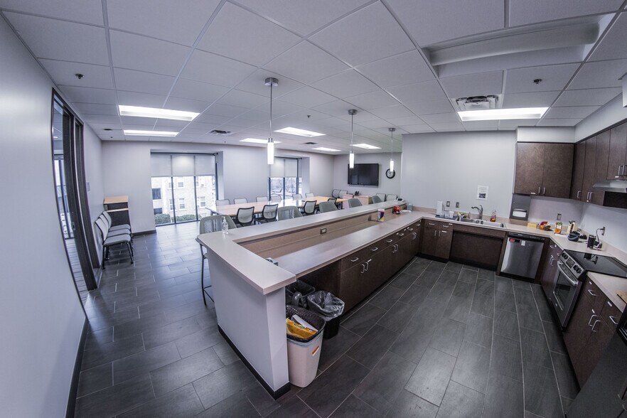 More Photos Of 1616 S Main St, Tulsa Office For Lease