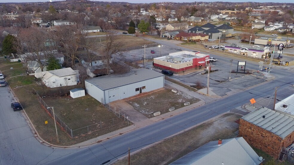More Photos Of 403 W 2nd St, Sand Springs Manufacturing For Sale
